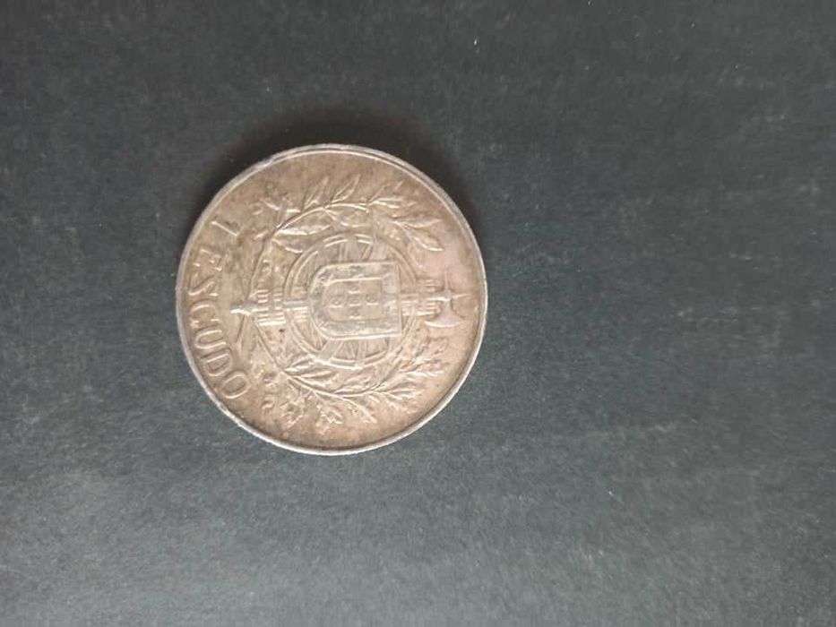 Moeda 1 escudo  - 5 de Outubro