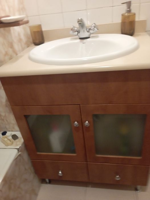 Móvel com lavatório
