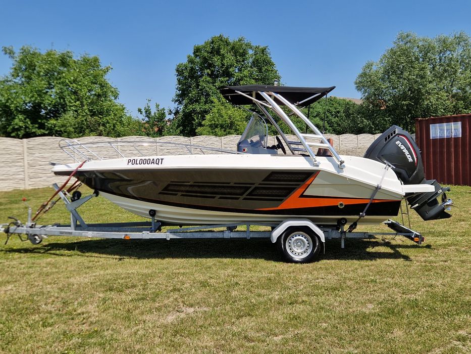 Łódź motorowa Mazury M550 Silnik EVINRUDE Przyczepa