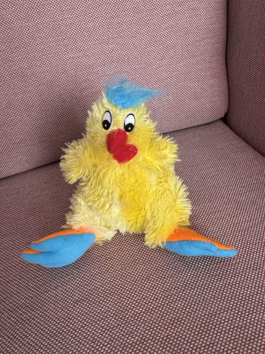 Kolorowy kurczak kurka maskotka wysokość 17cm.