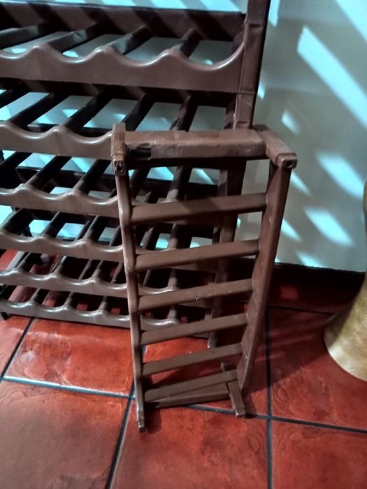 Garrafeira modular de plástico empilhavel