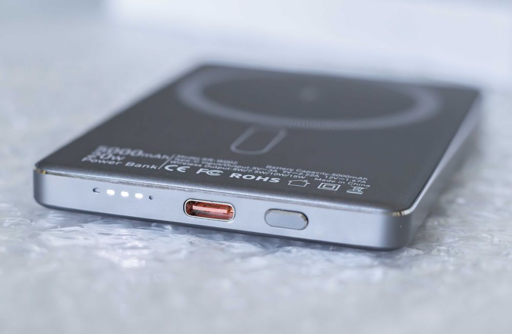 Павербанк тонкий, бездротова зарядка Essager Magnetic 20W 5000mAh