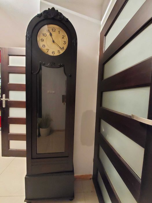 stojący zegar antyk