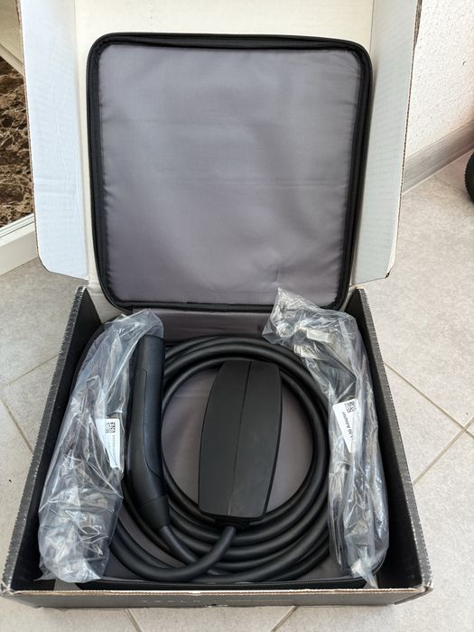 Зарядний пристрій Tesla Gen 3