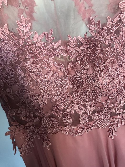 Sukienka maxi pudrowy róż koronka