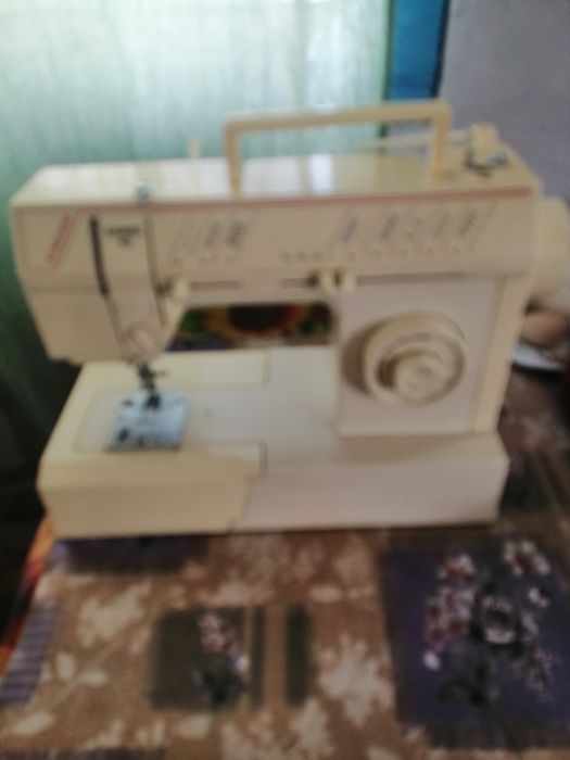 Продам швейную машинку.