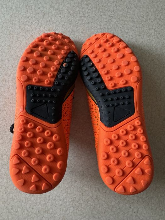 Футбольные бутсы