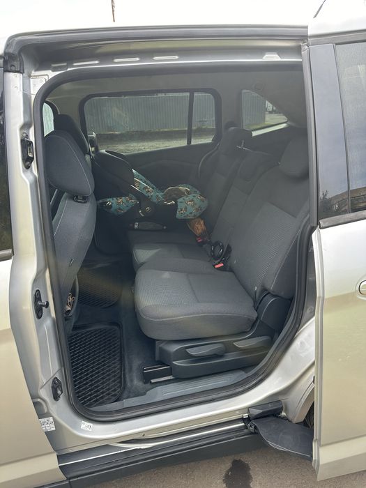 Ford C-MAX 2011 року