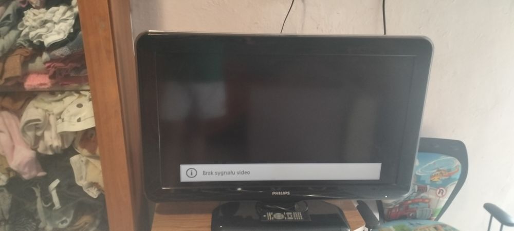 Telewizor Philips z pilotem
