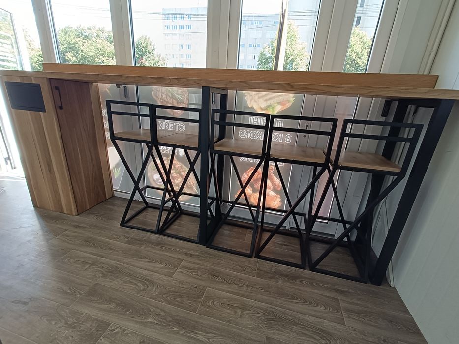 Продам дубову барну стійку з комплектом стільців