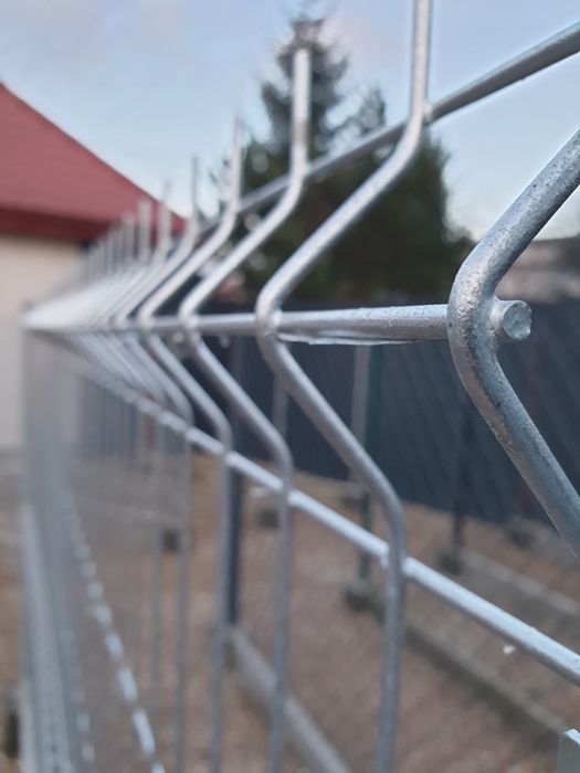 Siatka ogrodzeniowa Słupki