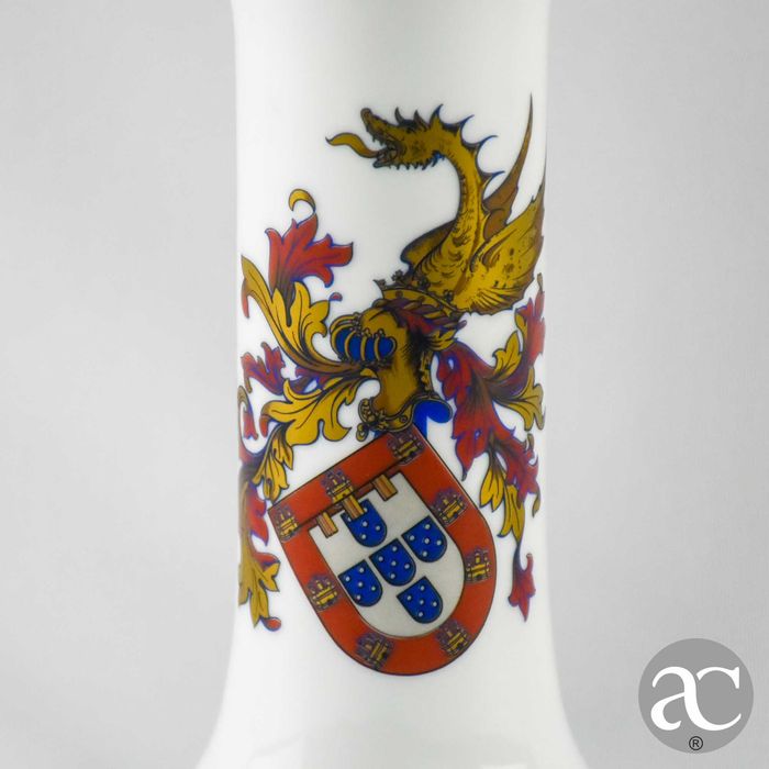 Jarra Canudo, porcelana, Armoriada “Nascimento do Infante D. Henrique”