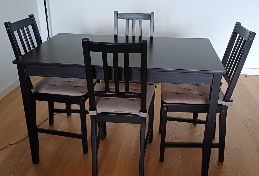 Mesa Preta (Como Nova)