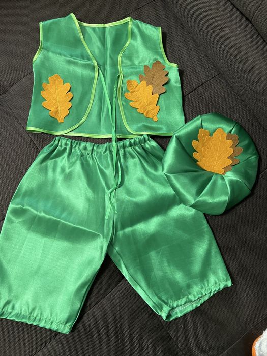 Новорічні костюми.(заєць, вовк, гном, циплятко,листочок)