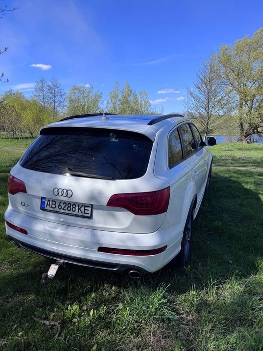 Автомобіль AUDI Q7