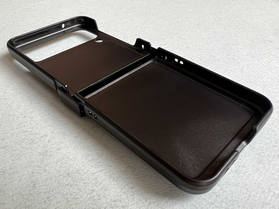 Samsung Galaxy Flip 4 чохол чорний Carbon розкладний матовий пластик