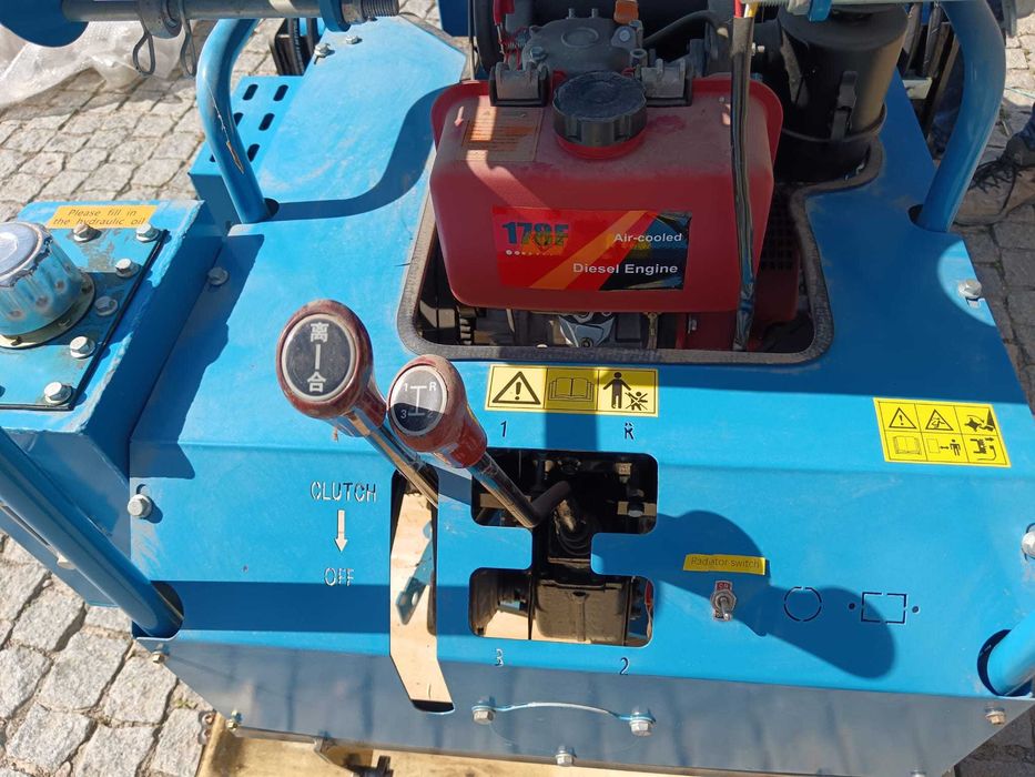 DRUMP Betoneira móvel de rastos com carregamento automático de 350 litros - NOVA