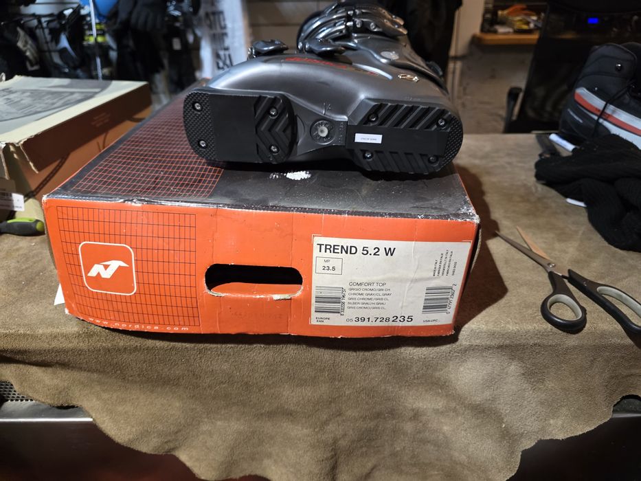 Buty nordica 23.5 nowe w pudełku