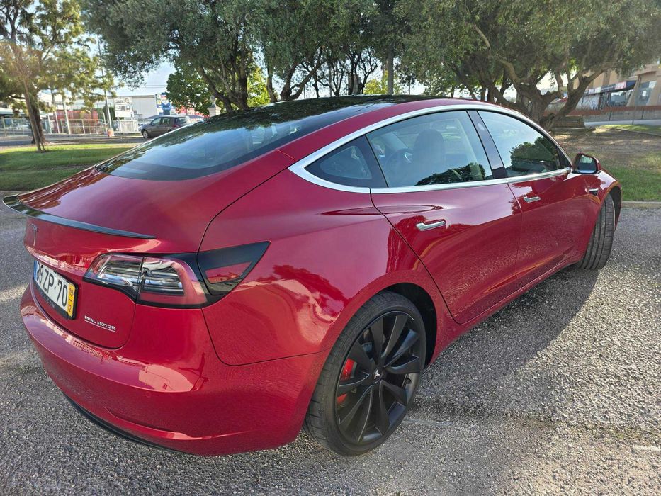 Tesla Model 3 — fotografia 3