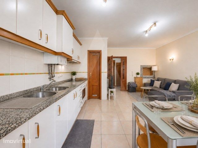 Apartamento T1 com garagem fechada na Praia da Barra