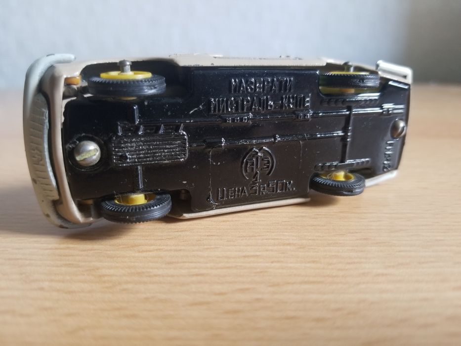 Мазерати мистраль-купе масштабная модель 1:43