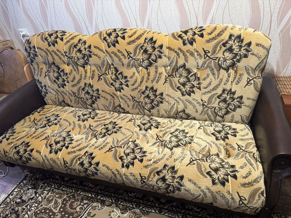 Продам набір диван+2 крісла+2 пуфіка (торг)