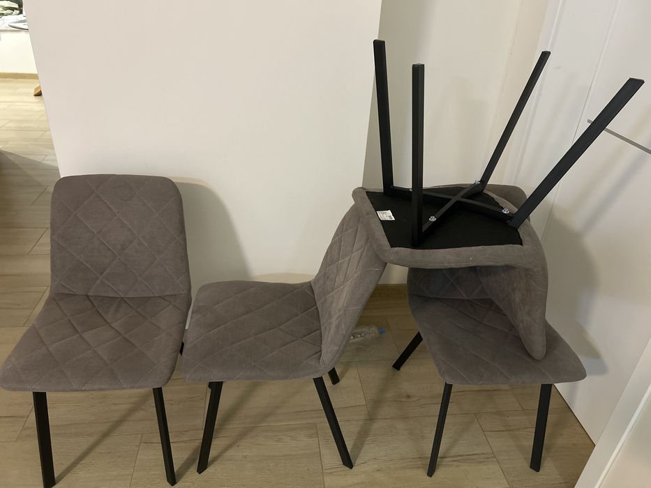 Стільці мʼякі на сталевій основі 4шт