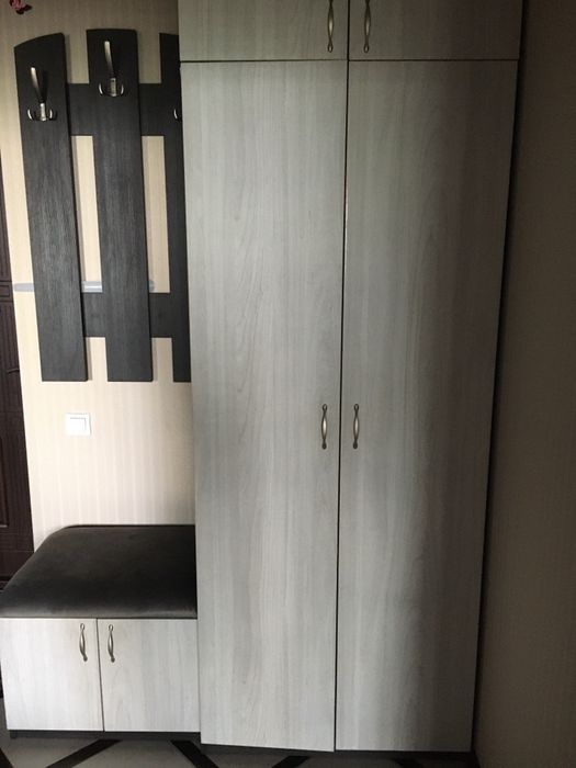 Шафа з вішаком та пуфом