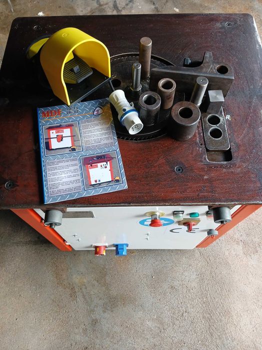 Maquina De Cortar e Dobrar Ferro 26/32