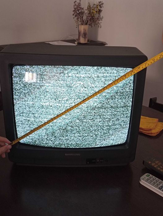 Televisão Samsung 50cm (20") 2ª mão em perfeito funcionamento.