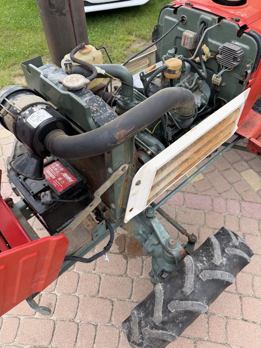 Yanamar YM2002D (japonski traktor)