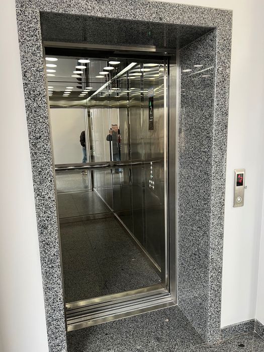 Оренда (продаж)приміщень в центрі міста 719,2 м.,720м по вул.Гузара,49