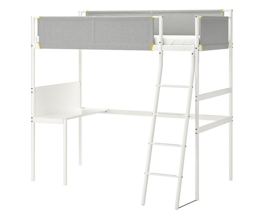 Cama elevada com secretária cor branca e cinza
