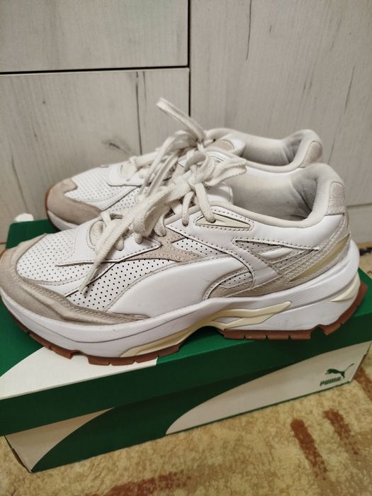 Продам шкіряні кросівки для жінок