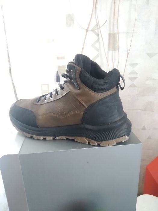 Продам кроссовки мужские