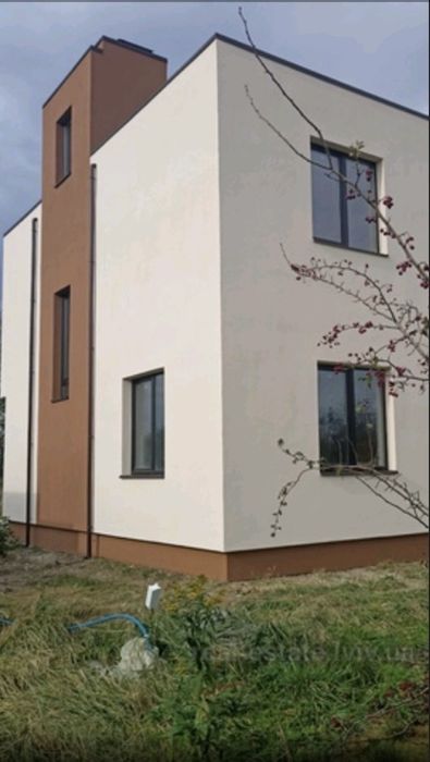 Продається будинок в гарній місцевості.