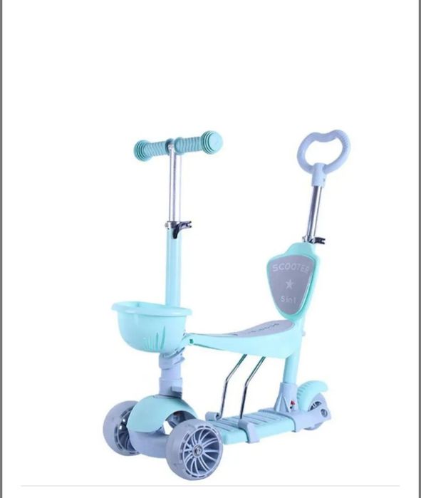 Детский синий самокат