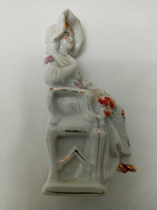 Продам статуэтку Дама