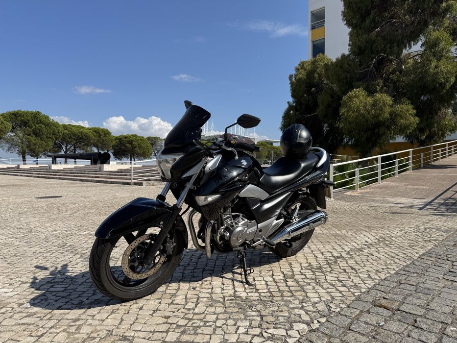 Suzuki Inazuma 250 DC