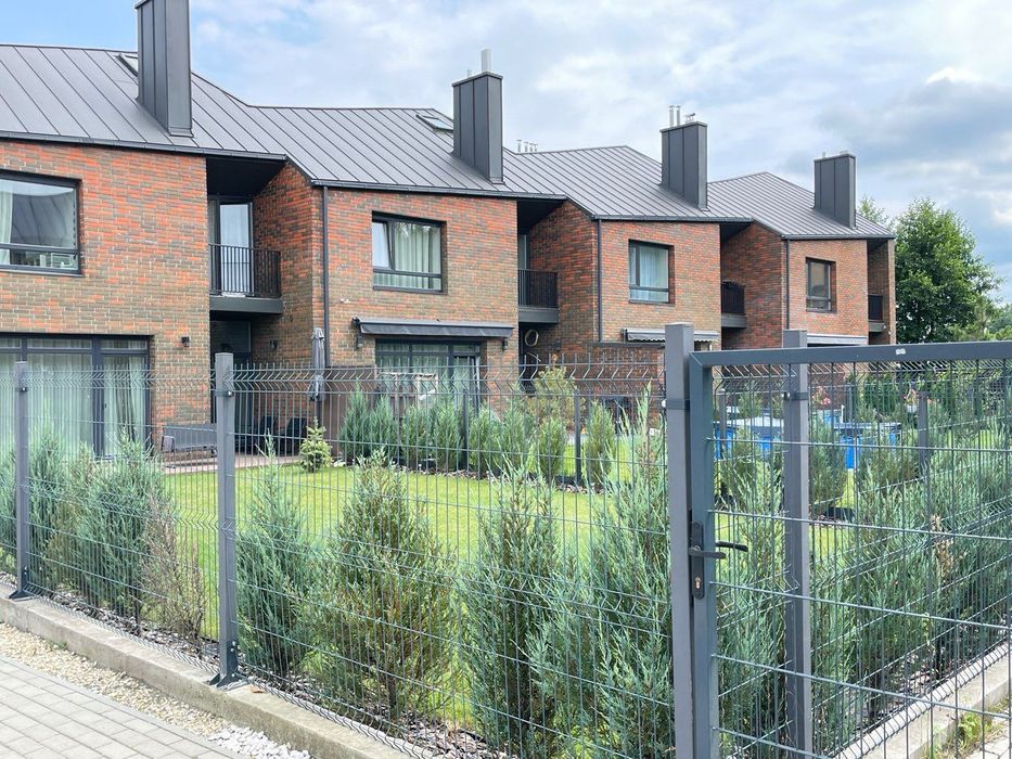 Продаж Таунхаусу в с. Зубра 3 сот. землі