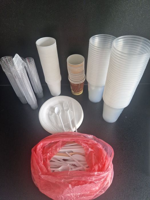 Plastikowe kubki na sok, piwo, kieliszki