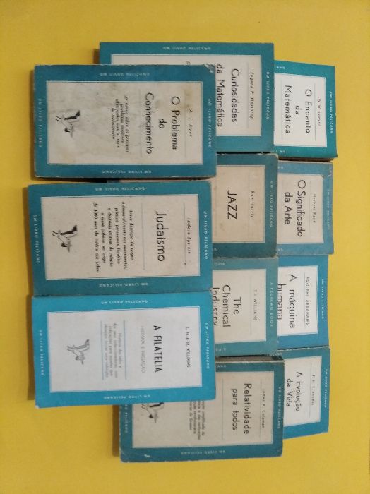 Varios livros da coleção Pelicano