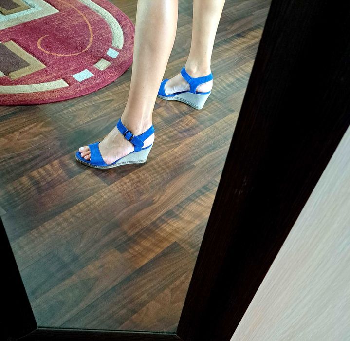 Замшевые босоножки