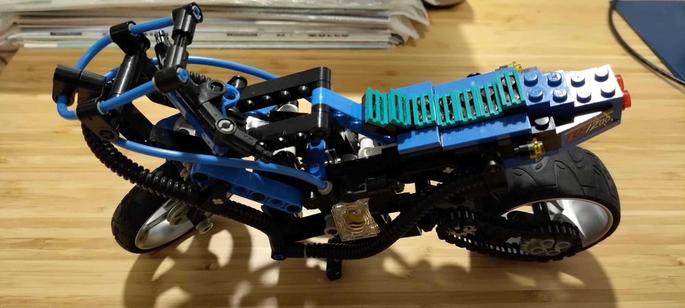 Lego Technic 8417 com oferta de portes em correio registado