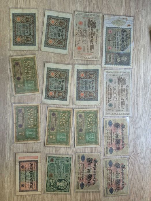 Duża ilość banknotów w koszulkach ponad 70 sztuk