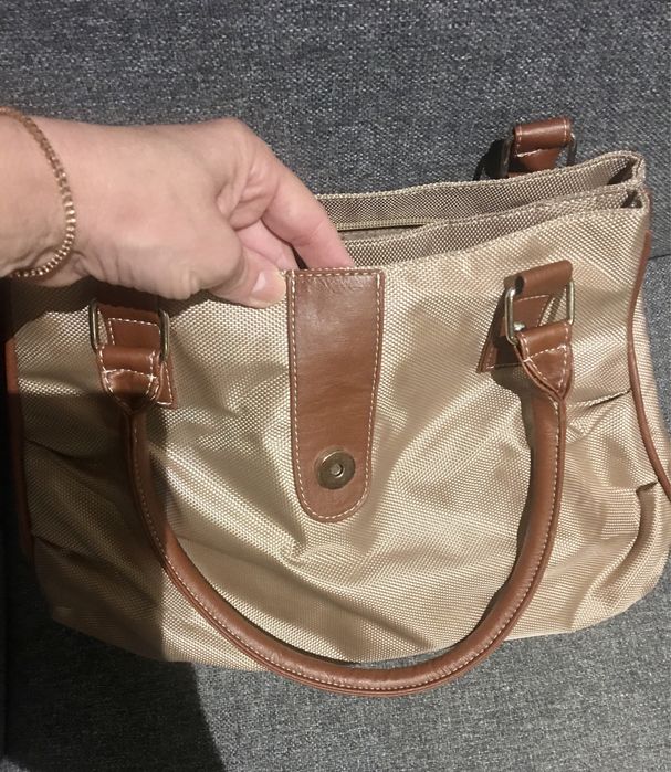 Mala/saco nova tons creme e castanho