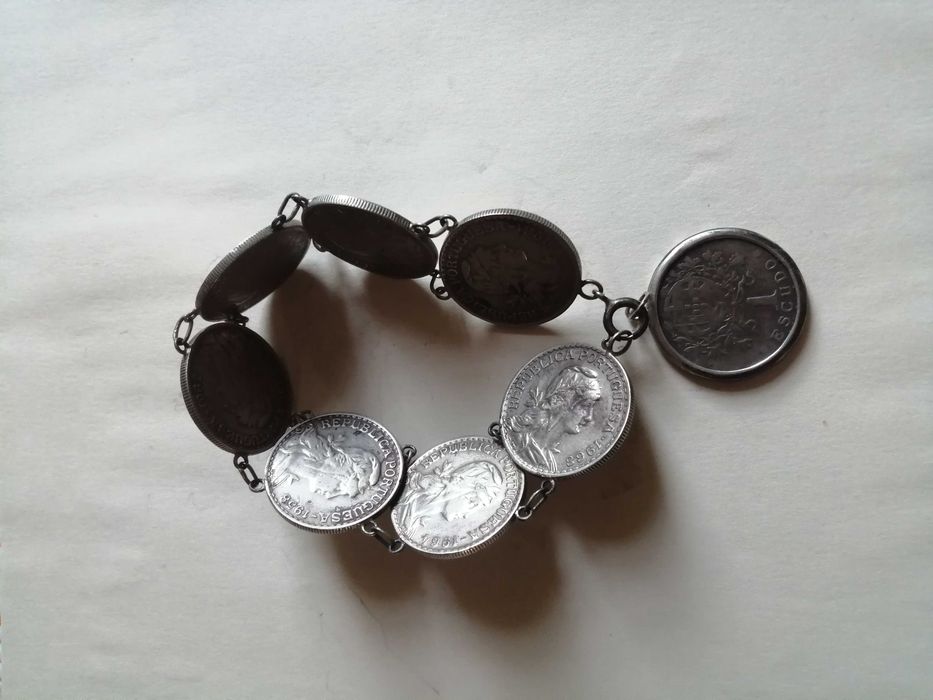 Pulseira com moedas