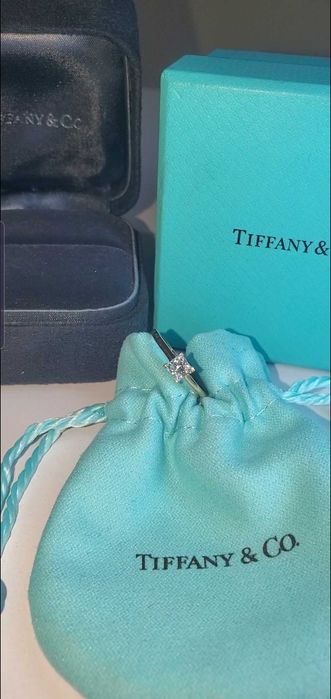 НАЙНИЖЧА ЦІНА Елегантна каблучка Tiffany з натуральним природнім діамантом бриліантом 0.51 ct карат (принцеса)