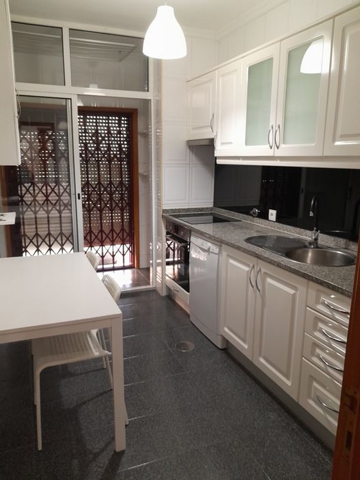 Aluga-se Apartamento T-2