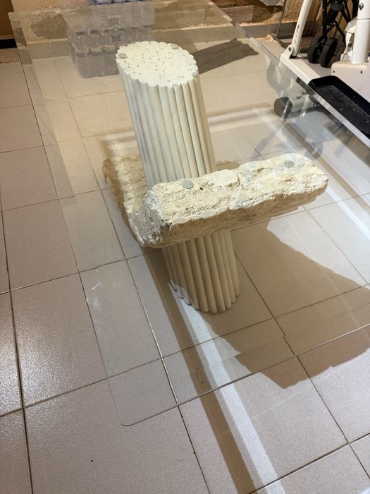 Mesa de vidro e pe de fibra